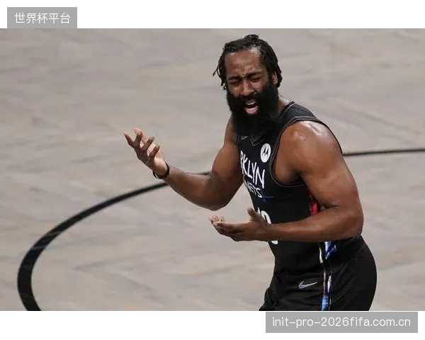马刺队极具侵略性的进攻策略，通过不断冲击内线制造杀伤，或将考验尼克斯的犯规控制能力。